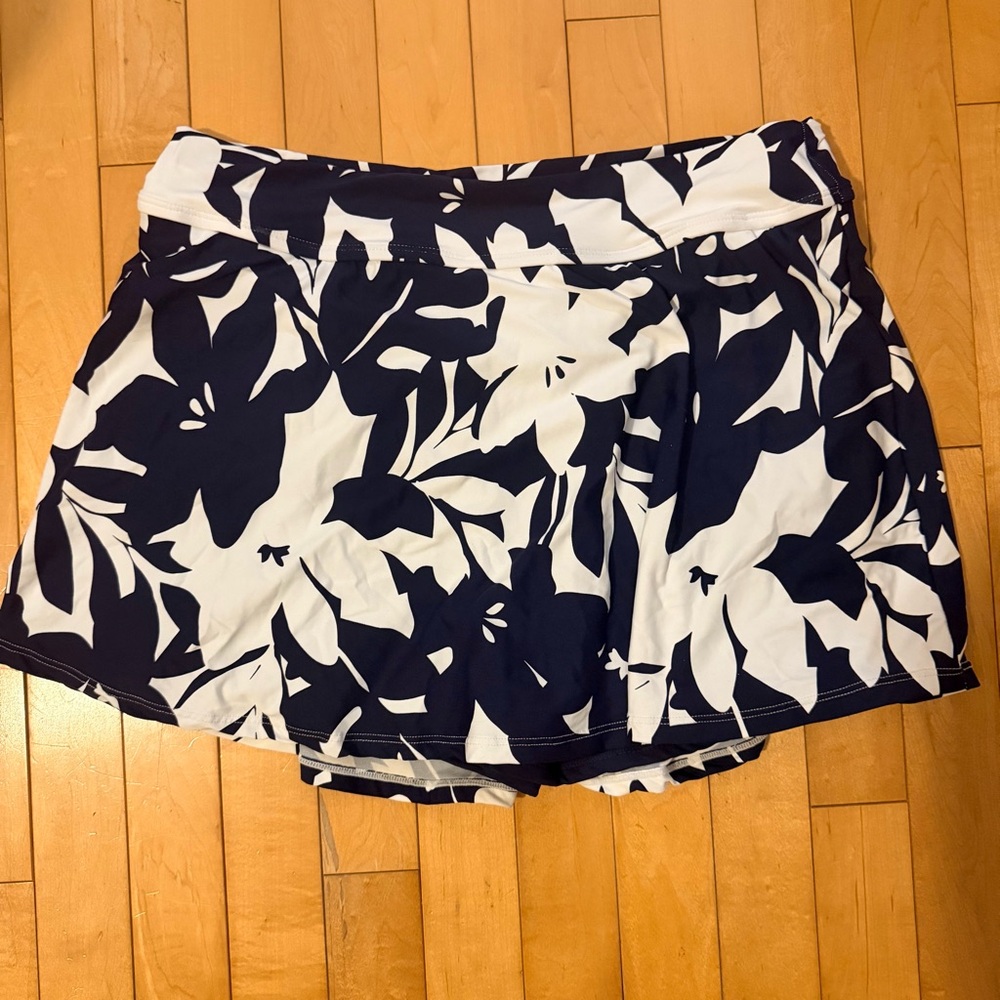 Anne Cole Navy and White Hidden Pockets Floral Swim Skirt